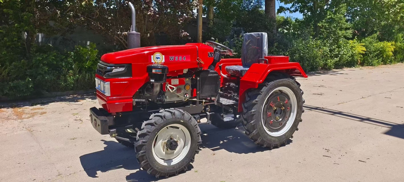 Single-cylinder four-wheel tractor for small farm crop season field preparation and transport